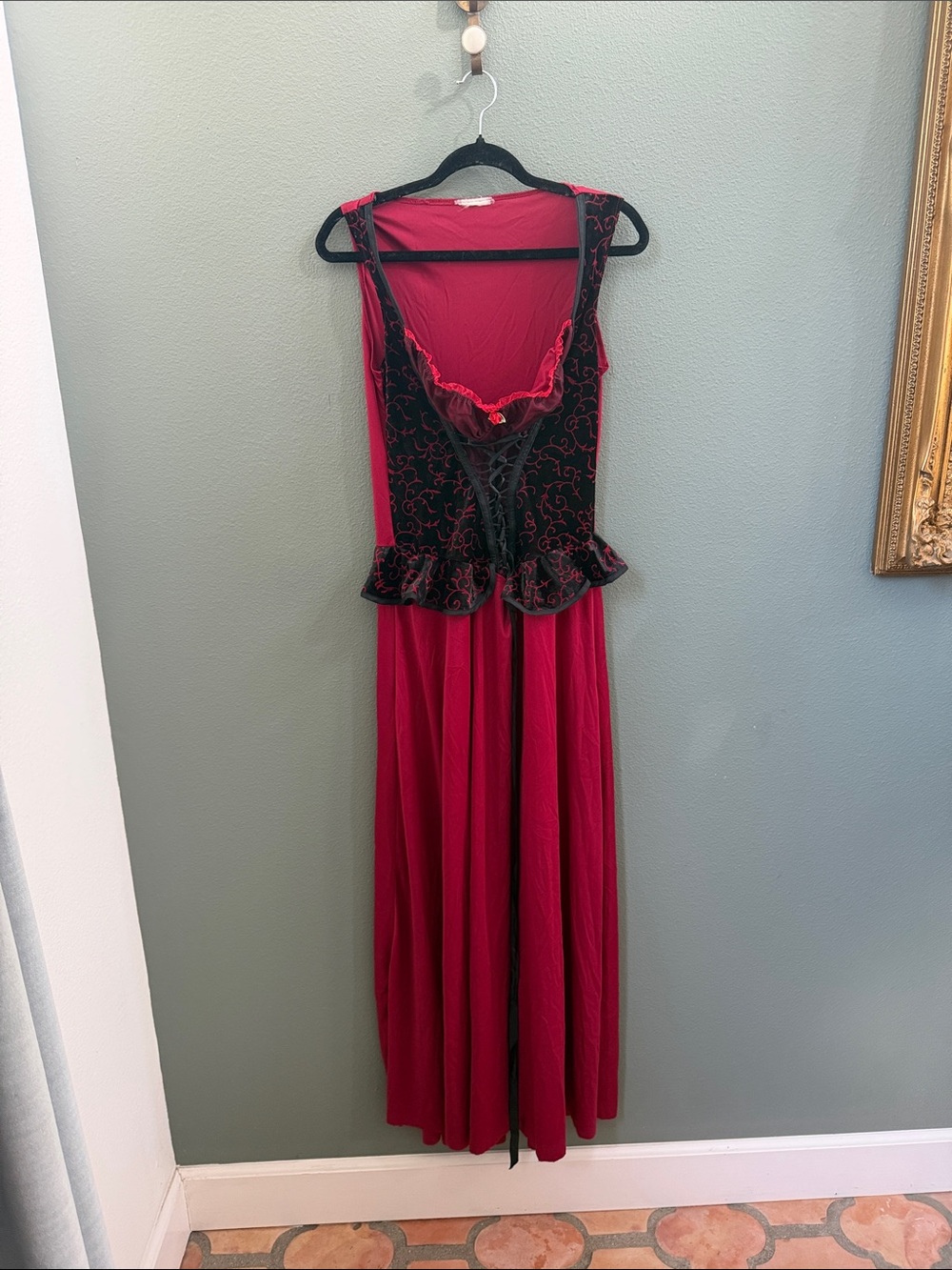 Renaissance Vampire Gown Size M
Costume Pirate Red Corset